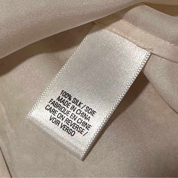 Tahari Sleeveless Blouse 100% silk studded ruffled neck ivory abstract color EUC - Picture 4 of 16